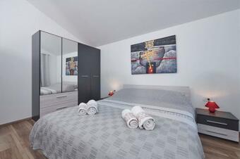 Villa Giovanna Fuskulin With Pool