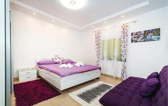 Four-bedroom Holiday Home In Islam Latinski
