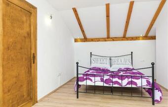 Two-bedroom Holiday Home In Ljubitovica
