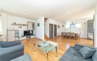 Beautiful Home In Marina With Outdoor Swimming Pool And 3 Bedrooms