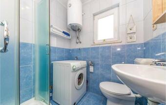 Four-bedroom Holiday Home In Primorski Dolac