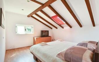 Three-bedroom Holiday Home In Dicmo