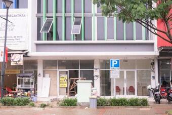 Hotel Reddoorz @ Garden Boulevard Citra Raya Tangerang