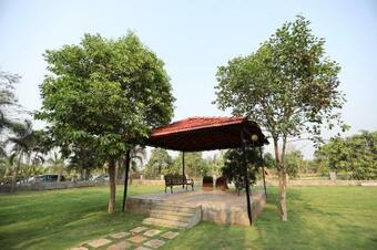 Jumbo Pool Villa, Ambernath