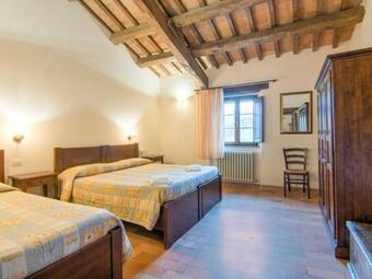 Homey Apartment In Borgo Pace With Jacuzzi