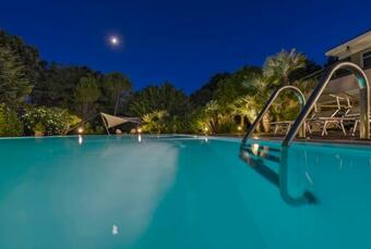 Terme Di Carignano Villa Sleeps 8 With Pool Air Con And Wifi