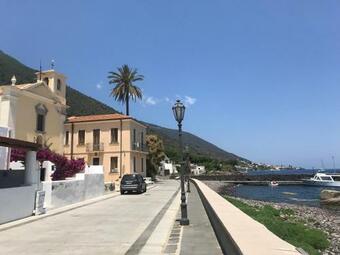 Casa Ondina Corallina, Sulla Spiaggia Di Lingua, Splendida Casa In Stile Eoliano...