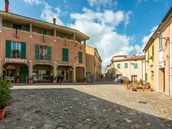 Cosy Holiday Home In Montefiore Conca - Rimini With Hot Tub