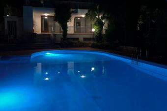 Villa 6 Camere Bagni, Piscina, Wifi, Animali, M200