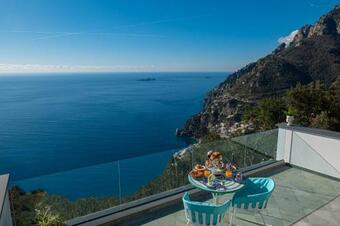 Hostal Petrea Lifestyle Suites