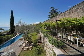 Cecina Villa Sleeps 10 With Pool And Air Con