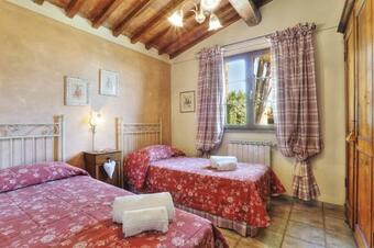 Pillo Villa Sleeps 10 With Pool And Air Con