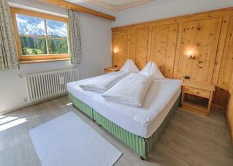 Hotel �tia de B�rz