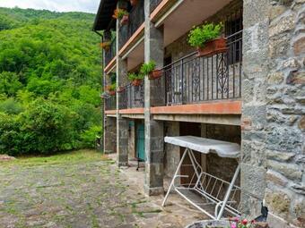 Peaceful Apartment In Fosciandora With Pool