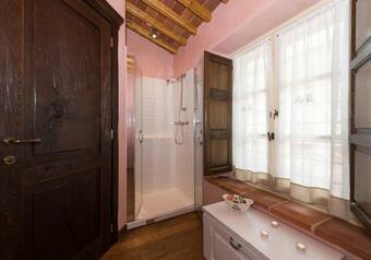 Vorno Villa Sleeps 8 With Pool Air Con And Wifi