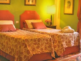 Vorno Villa Sleeps 15 With Pool And Air Con