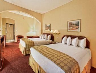 Holiday Inn Express Hotel & Suites