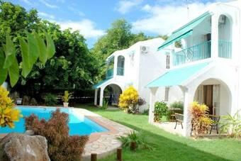 House With 3 Bedrooms In Flic En Flac With Shared Pool Enclosed Garden And Wifi