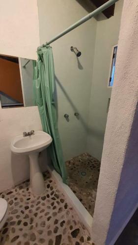 Hostal Bungalow De Luxe Cama Queen Y Ba�o Privado