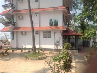 Hotel Alleppey Palm Beach Resort & Cafe