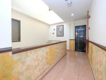 Oyo 89968 Sri Sutra Hotel