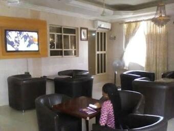 Hostal Room In Lodge - Jerry Cedarwood Guest Housesecured, Affordable And Luxurious