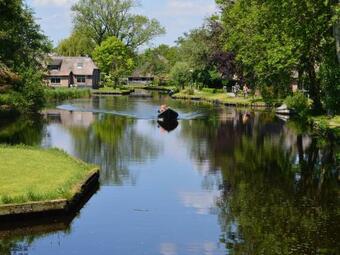 Wonderful Holiday Home In Giethoorn With Terrace