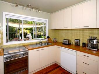 Hibiscus - Matapouri Holiday Home