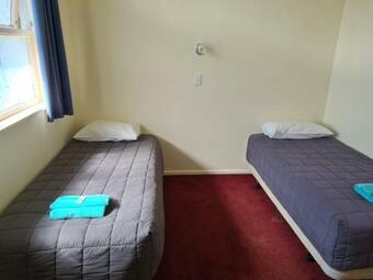 Oasis Hotel,motel And Bar