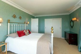 Beachfront Bliss - Coopers Beach Holiday Home