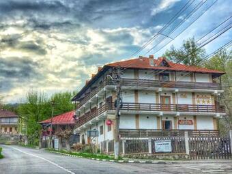 Hostal Pensiunea Madalina Si Crasma Radului