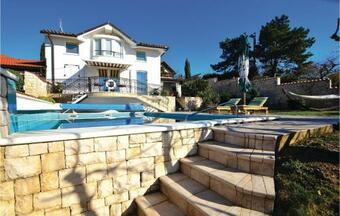 Three-bedroom Holiday Home In Izola