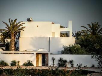 Exceptional Villa Near The Beaches