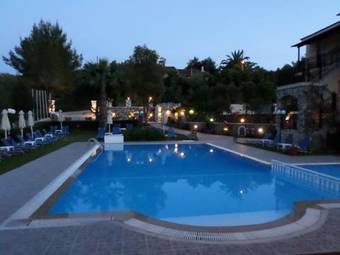 Hostal Nikos Apartments