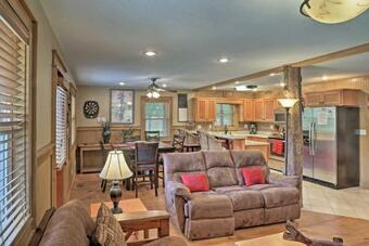 Guntersville Cabin With Fire Pit, Walk To Lake!