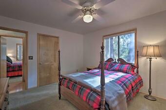 Spacious Pine Getaway With 2 Decks 2 Mi To Downtown