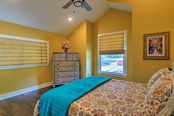 Upscale Lake Retreat With Boat Slips On Greers Ferry!