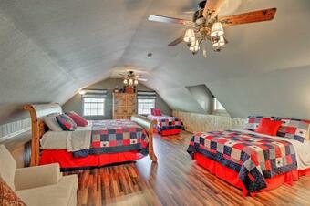 Greers Ferry Lake Home With 2 Decks, Bbq And Fire Pit!