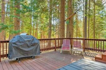 Arnold Cabin Retreat With Game Room And Hot Tub!