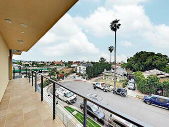 New Listing! Glam Hollywood Apartment With Balcony Apts