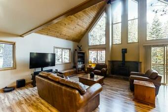 Updated Soda Springs Cabin