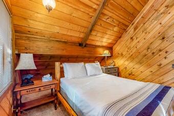 Hillside Creek Cabin