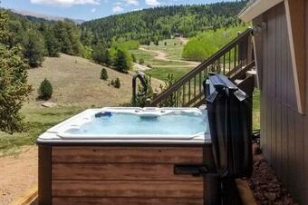 Hillside Cripple Creek Cabin With Hot Tub, Mtn Views!