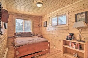 Log Cabin With Mountain Views About 30mi To Pikes Peak