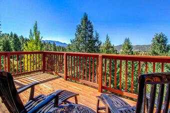 Expansive Mountain Retreat With Views Of Pikes Peak!