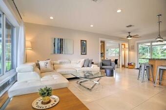 Renovated Oakland Park Home With Yard, Patio And Pool!