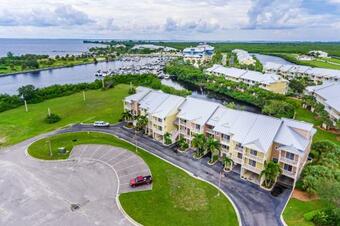 Perfect For Large Families! Tampa Bay Hidden Gem Resort-style Community!