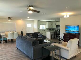 Apartamento Beautiful New Custom 3-bedroom Home With Yard