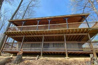 Mountain Retreat Fire Pit, Pool Table And Fireplace
