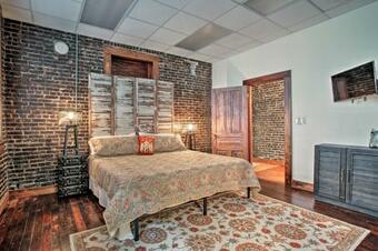 Apartamento Quarters Above Courtyard-near Strawberry Festival!